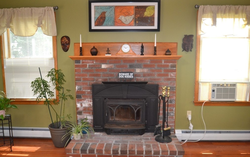 25 Clarence Ave, East Bridgewater MA 02324-2607 exterior