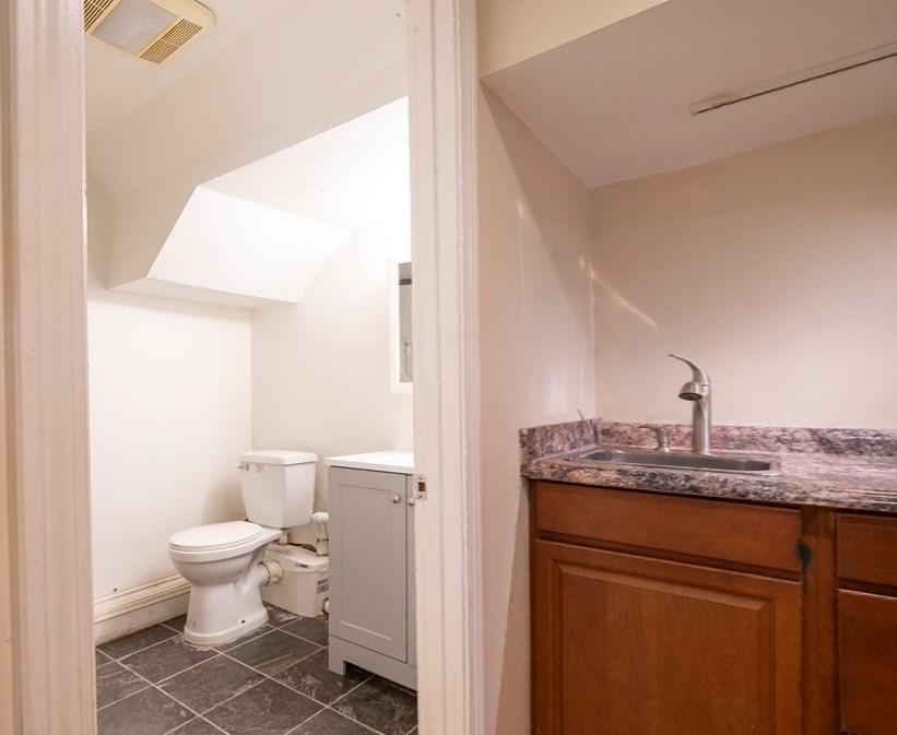 16 Leslie Ave, Weymouth MA 02188-3416 exterior