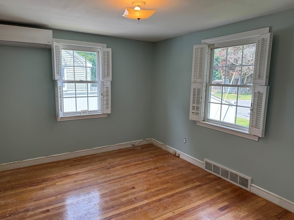 16 Leslie Ave, Weymouth MA 02188-3416 exterior