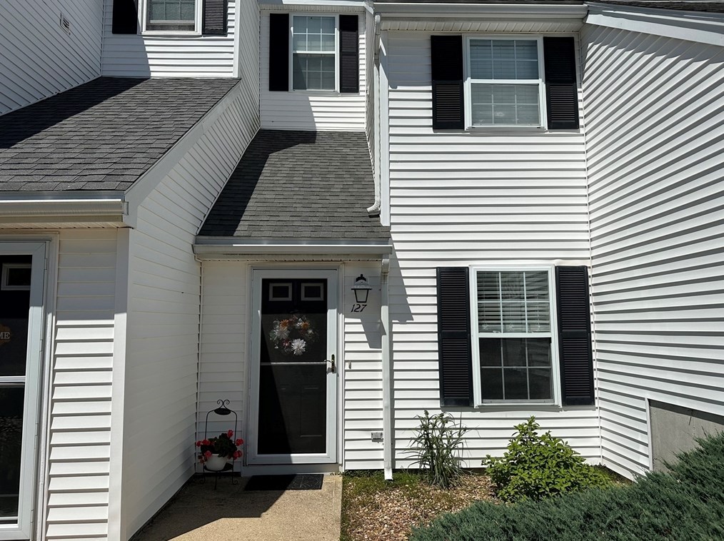 127 Berrington Rd, Leominster MA 01453-5249 exterior