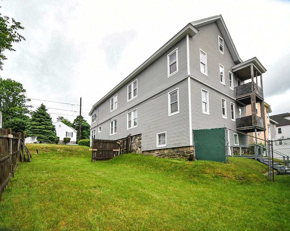 86 Jennings St, Lawrence MA  01841-3221 exterior