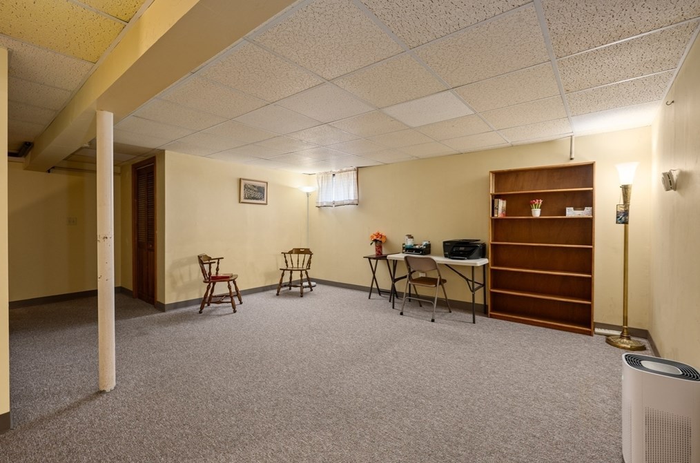 27 Diane Rd, Peabody MA 01960-5037 exterior