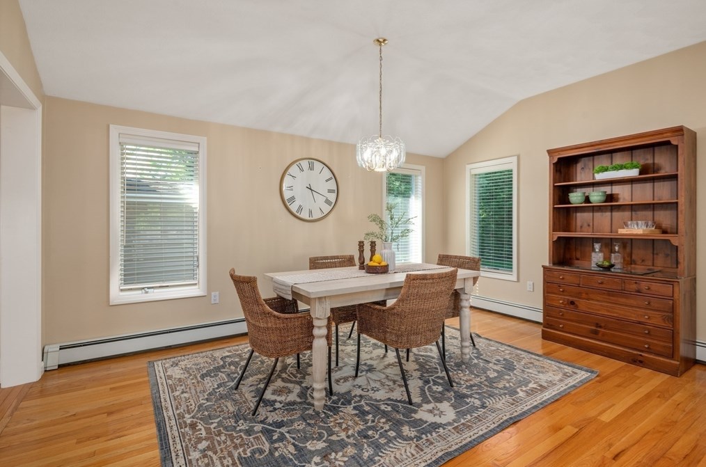 27 Diane Rd, Peabody MA 01960-5037 exterior