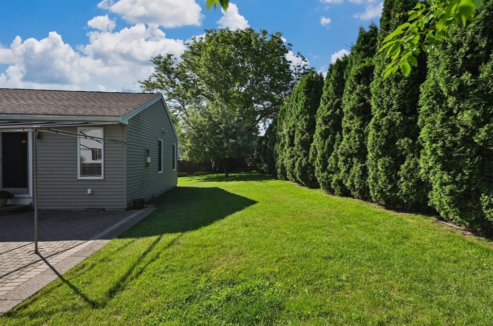 27 Diane Rd, Peabody MA 01960-5037 exterior