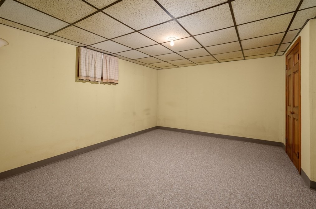 27 Diane Rd, Peabody MA 01960-5037 exterior