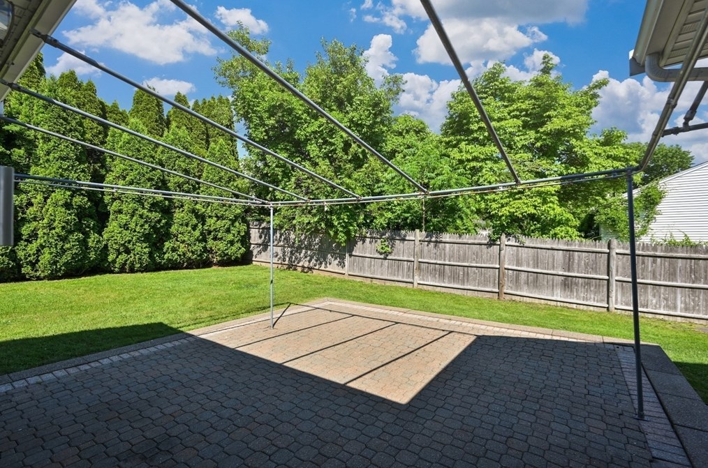 27 Diane Rd, Peabody MA 01960-5037 exterior