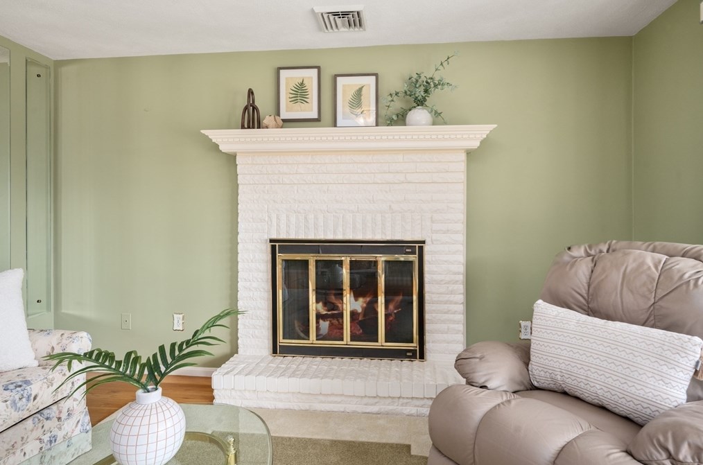 27 Diane Rd, Peabody MA 01960-5037 exterior