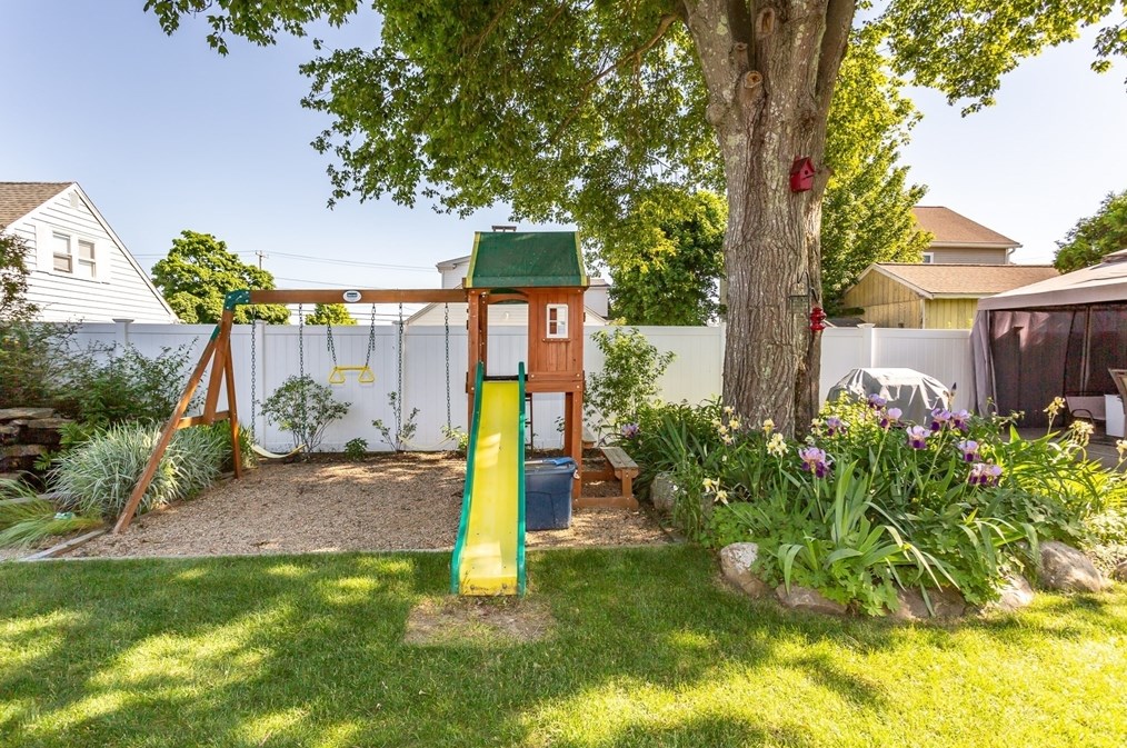 26 Illinois St, New Bedford MA 02745-2514 exterior