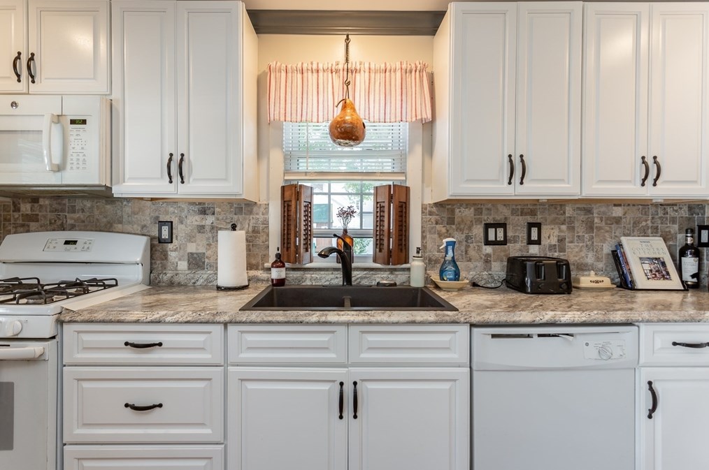 26 Illinois St, New Bedford MA 02745-2514 exterior