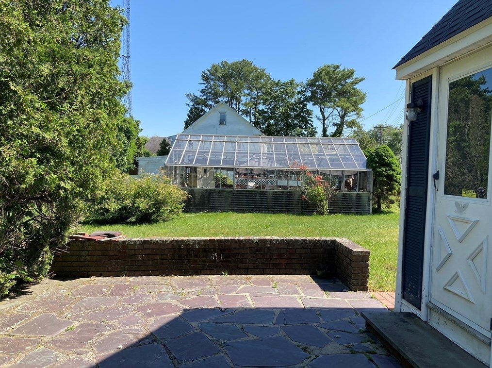 72 Middle Rd, New Bedford MA 02743-2602 exterior