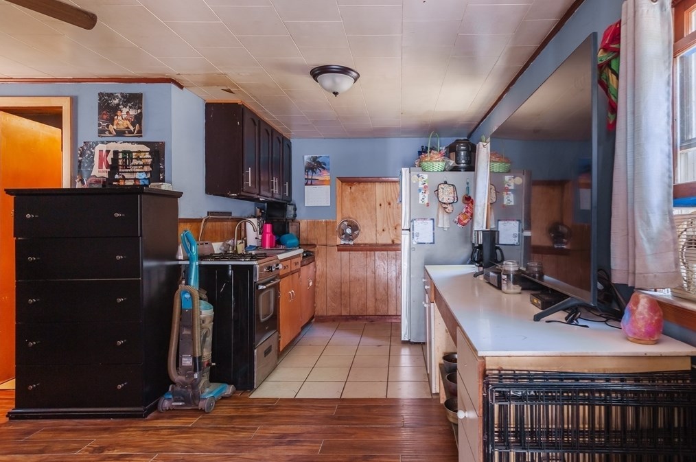 16 Grv St, Berkley MA 02779-1800 exterior