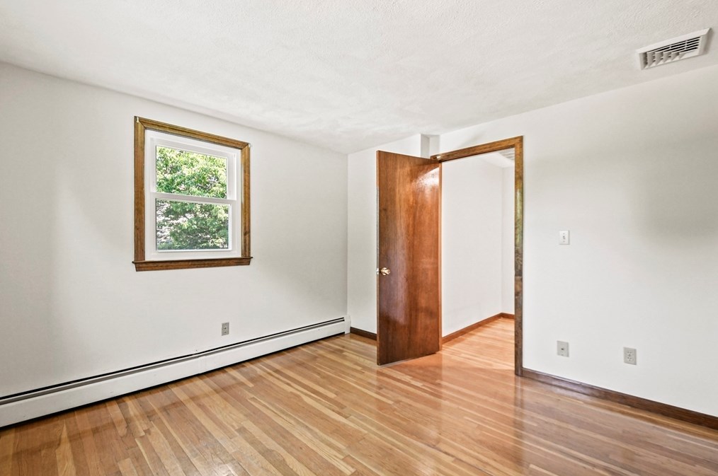 224 Littleton Rd, Chelmsford MA  01824-3306 exterior