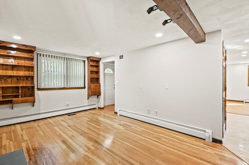 224 Littleton Rd, Chelmsford MA  01824-3306 exterior