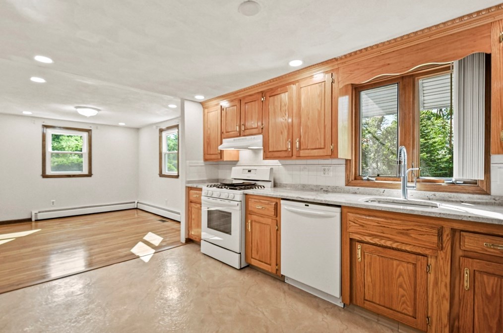 224 Littleton Rd, Chelmsford MA  01824-3306 exterior