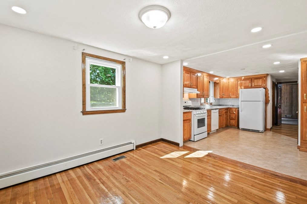 224 Littleton Rd, Chelmsford MA  01824-3306 exterior