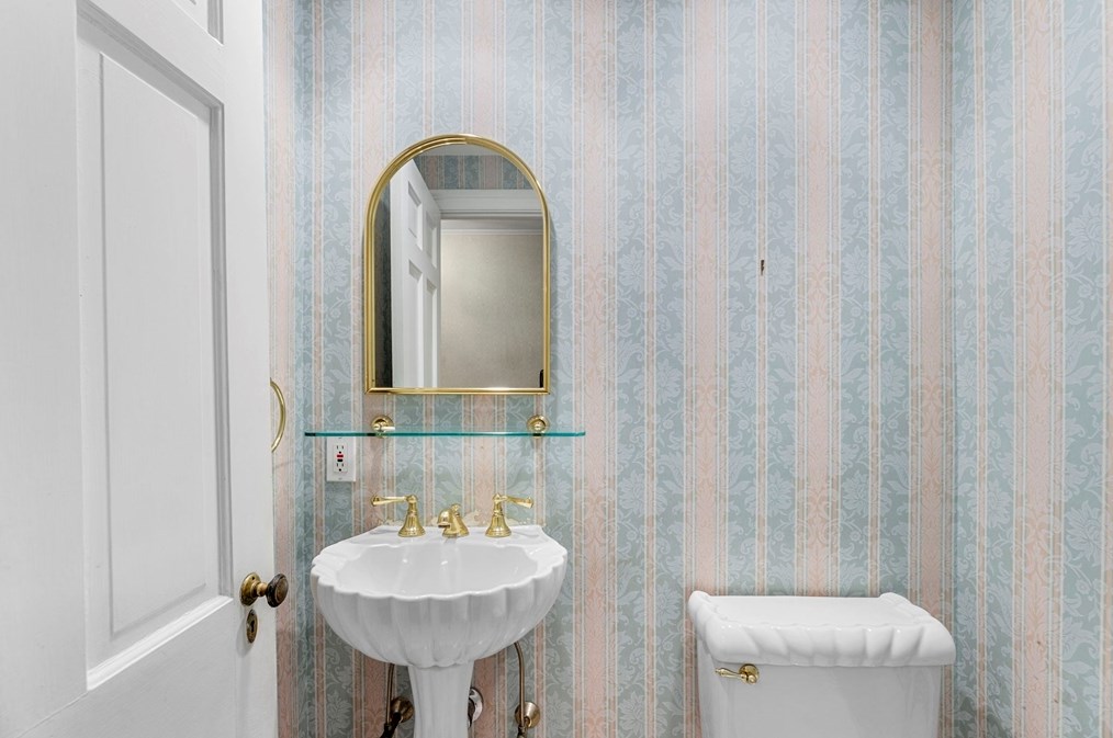 93 Oxford Rd, Newton MA 02459-2408 exterior