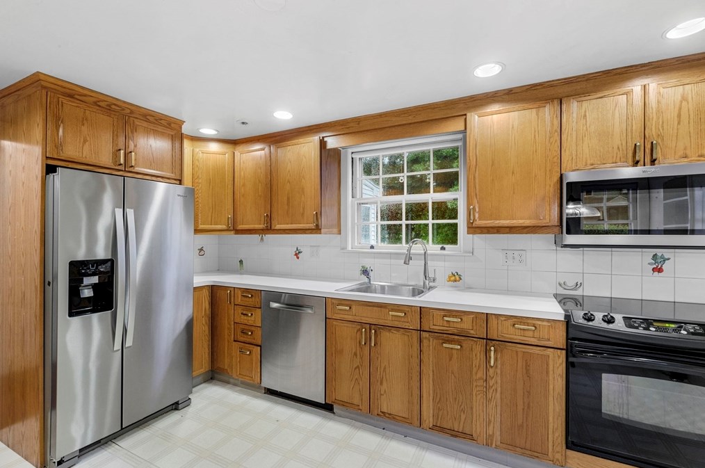 93 Oxford Rd, Newton MA 02459-2408 exterior