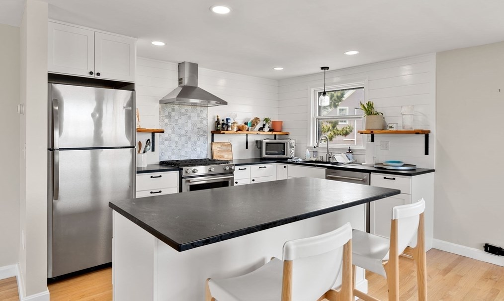 10 Fort Beach Ln, Marblehead MA 01945-3599 exterior