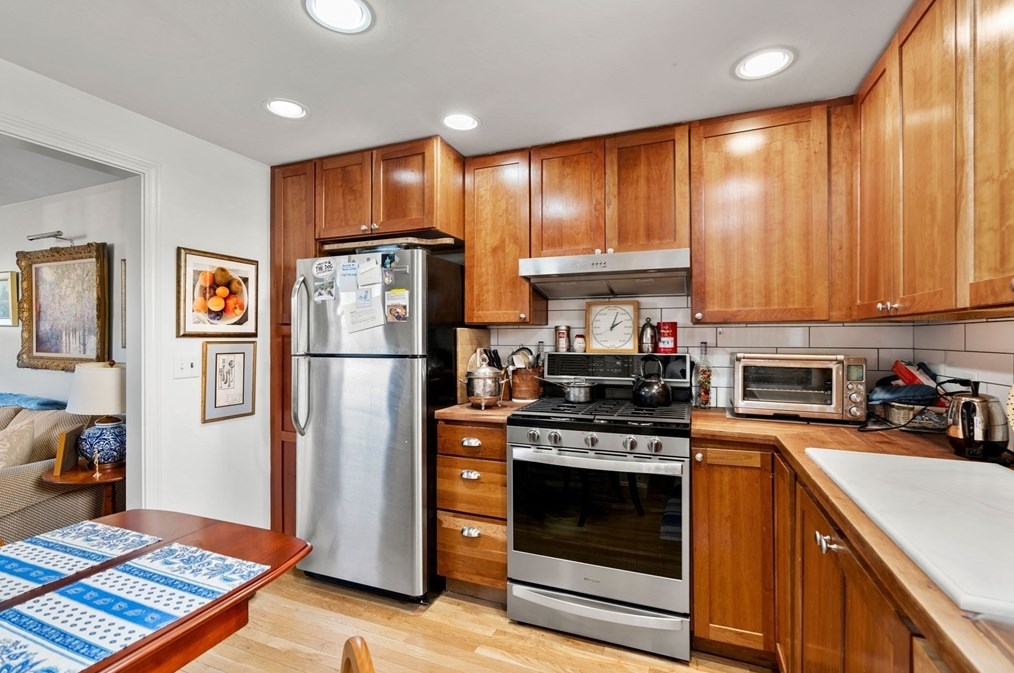 10 Fort Beach Ln, Marblehead MA 01945-3599 exterior