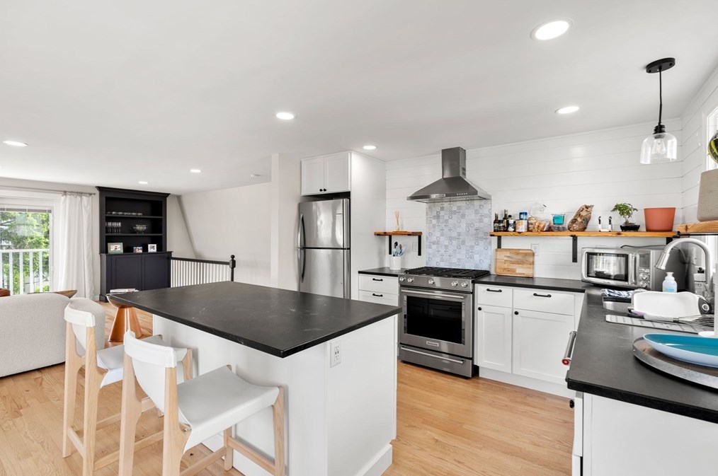 10 Fort Beach Ln, Marblehead MA 01945-3599 exterior