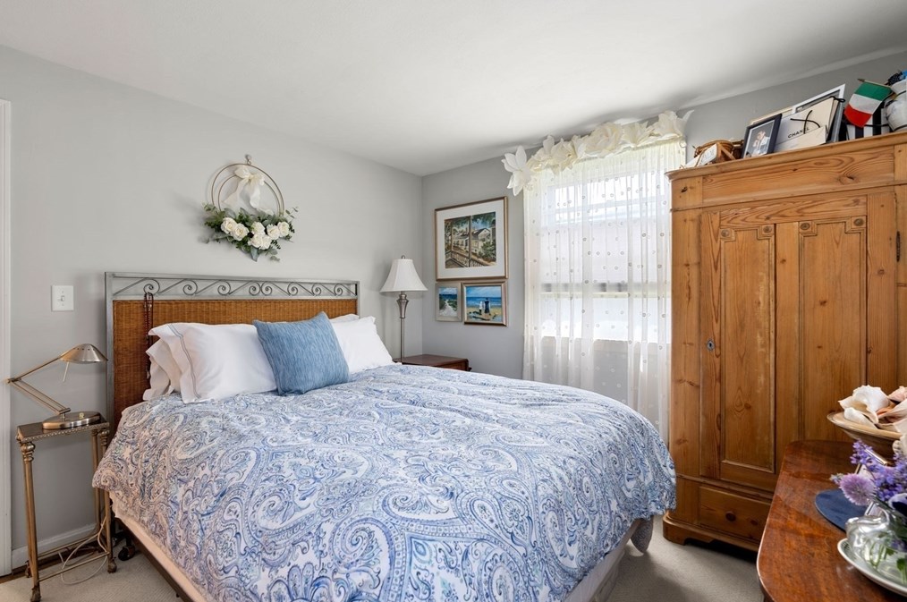 10 Fort Beach Ln, Marblehead MA 01945-3599 exterior