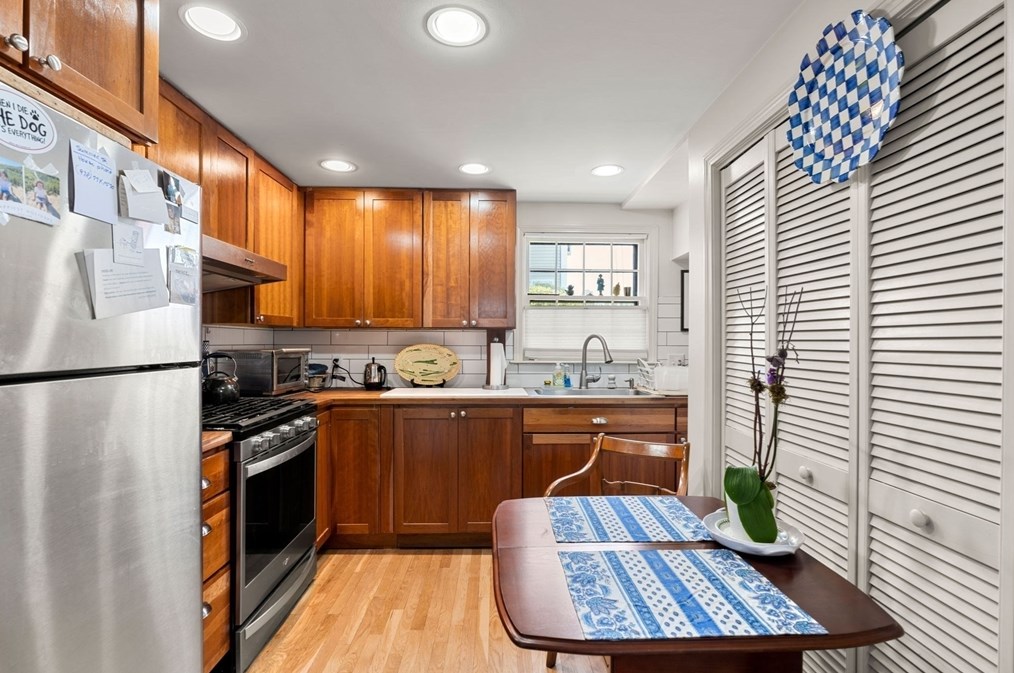 10 Fort Beach Ln, Marblehead MA 01945-3599 exterior