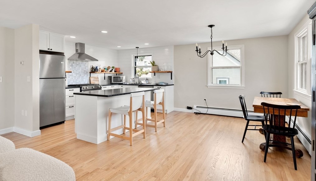 10 Fort Beach Ln, Marblehead MA 01945-3599 exterior