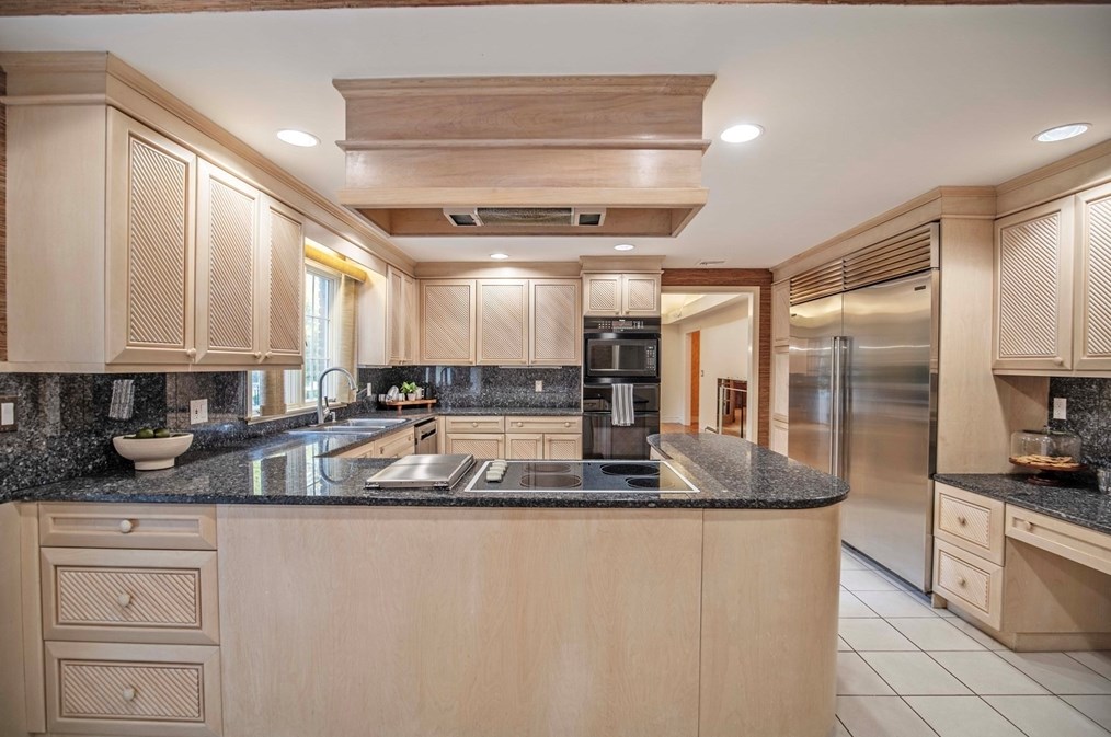 15 Hl Dr, Lynnfield MA 01940-1020 exterior