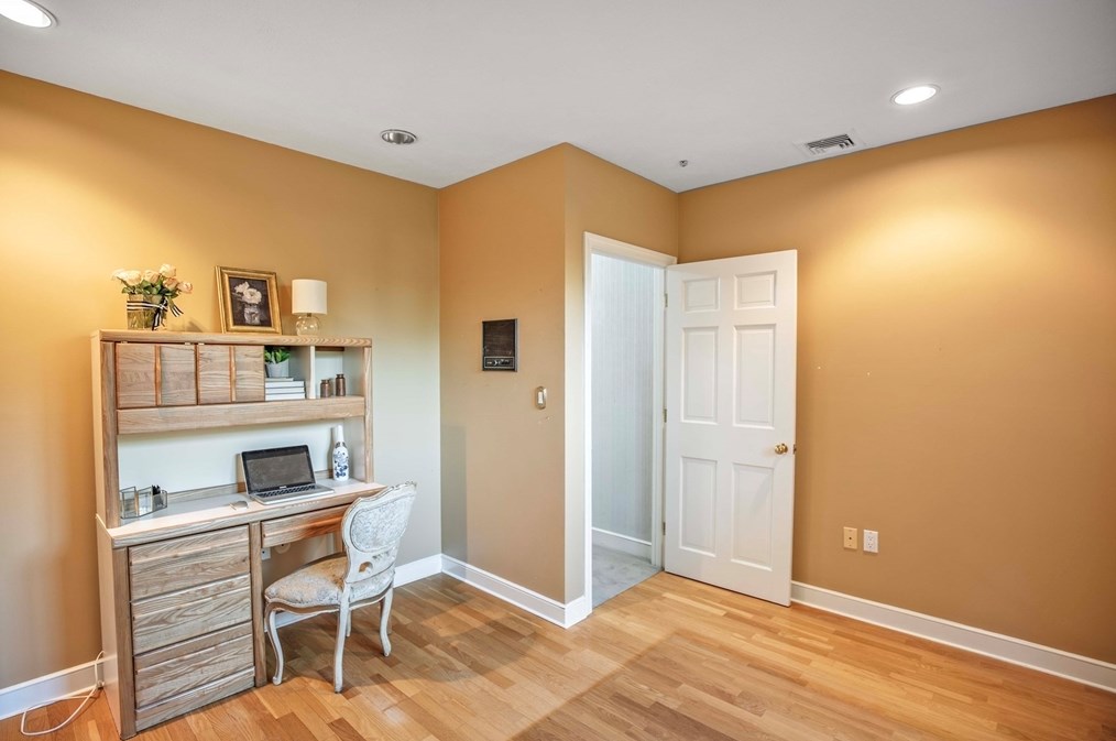 15 Hl Dr, Lynnfield MA 01940-1020 exterior