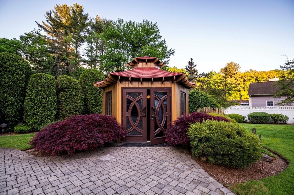 15 Hl Dr, Lynnfield MA 01940-1020 exterior