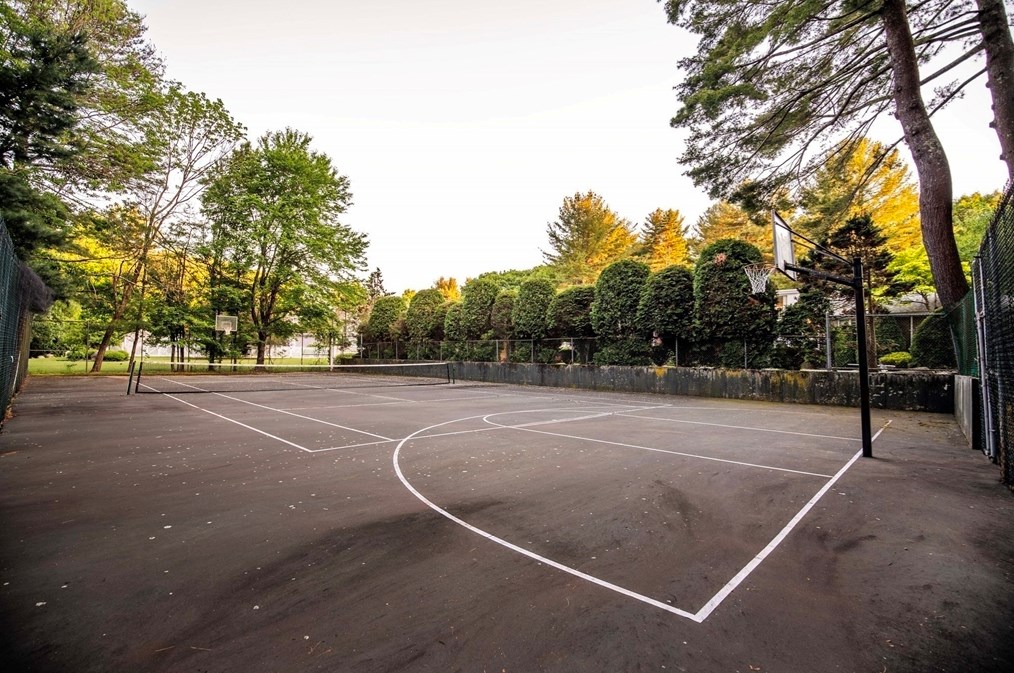 15 Hl Dr, Lynnfield MA 01940-1020 exterior