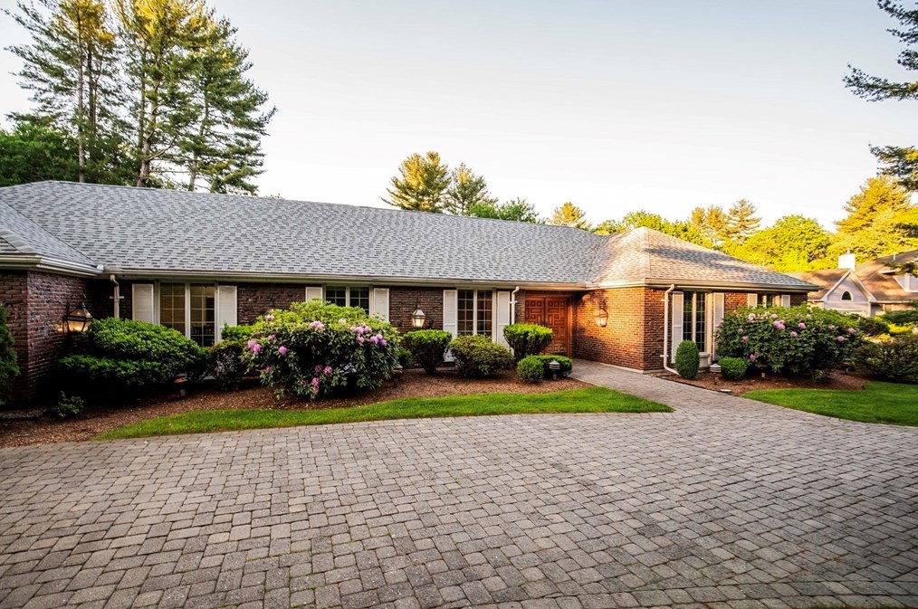 15 Hl Dr, Lynnfield MA 01940-1020 exterior