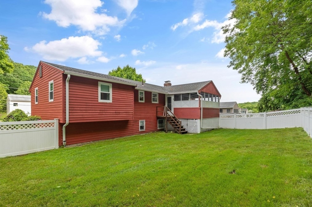 8 Apple Hl Rd, Peabody MA exterior