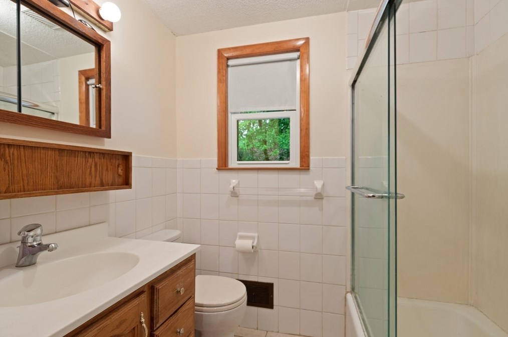 8 Apple Hl Rd, Peabody MA exterior