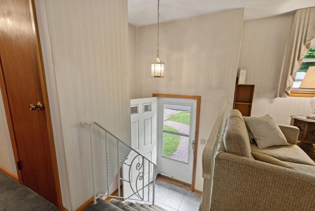 8 Apple Hl Rd, Peabody MA exterior