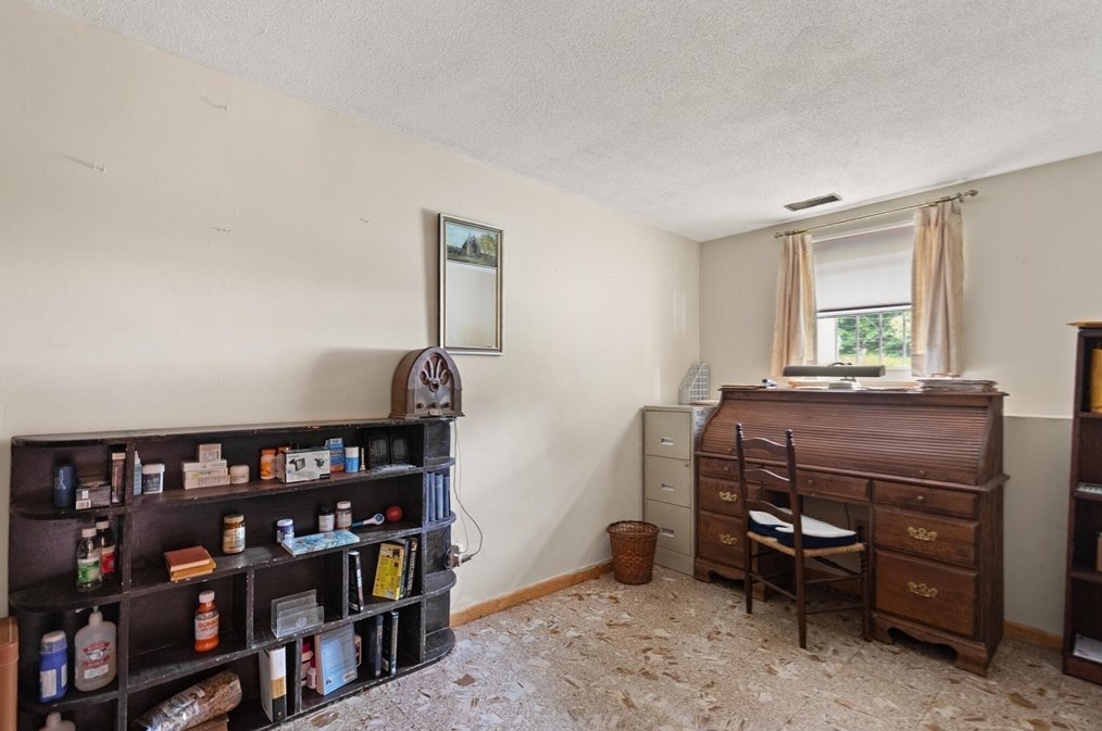 8 Apple Hl Rd, Peabody MA exterior