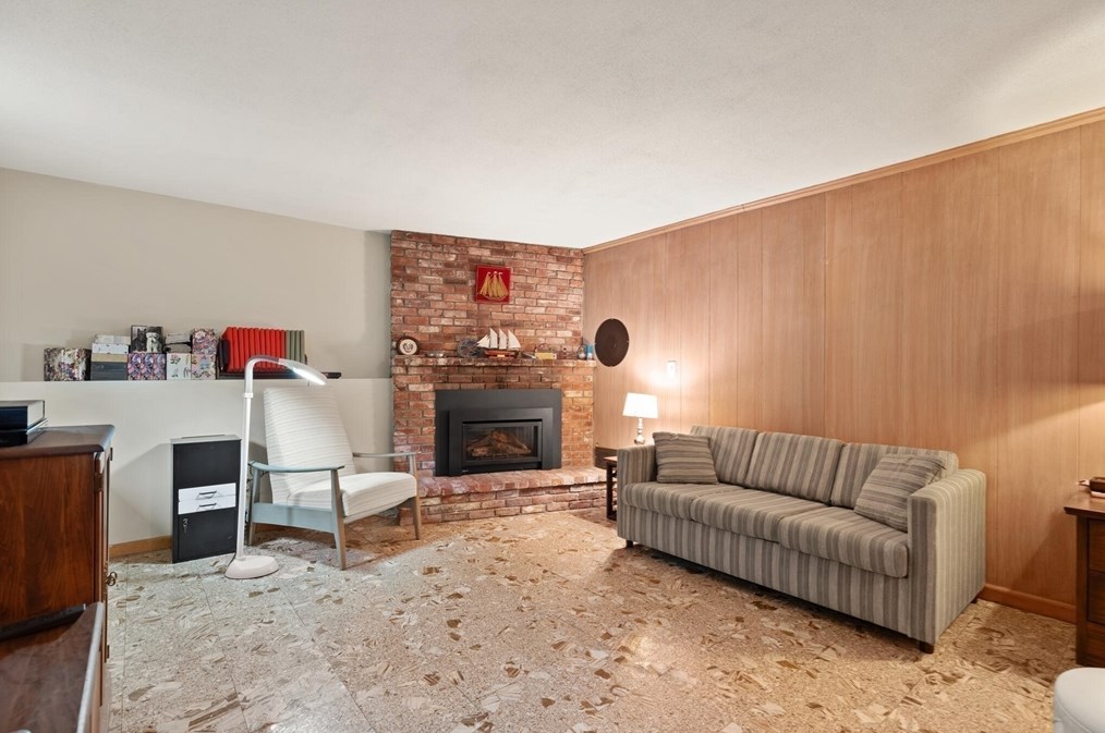 8 Apple Hl Rd, Peabody MA exterior