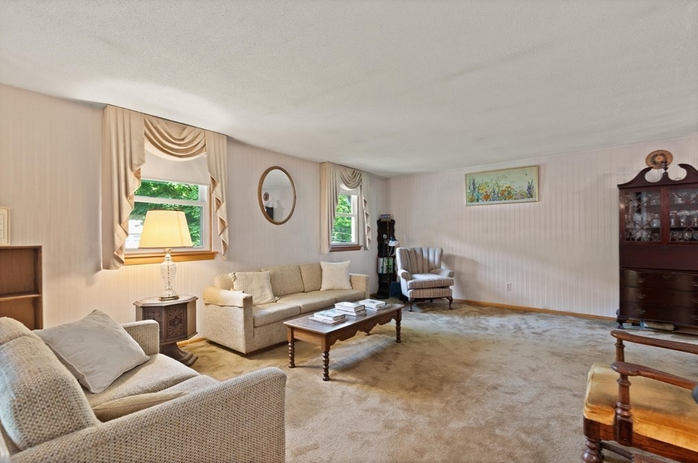 8 Apple Hl Rd, Peabody MA exterior