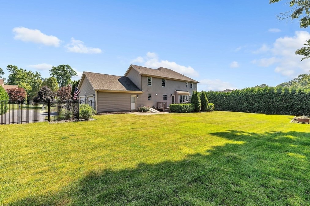 59 Radisson Ln, Montgomery MA 01085-3785 exterior