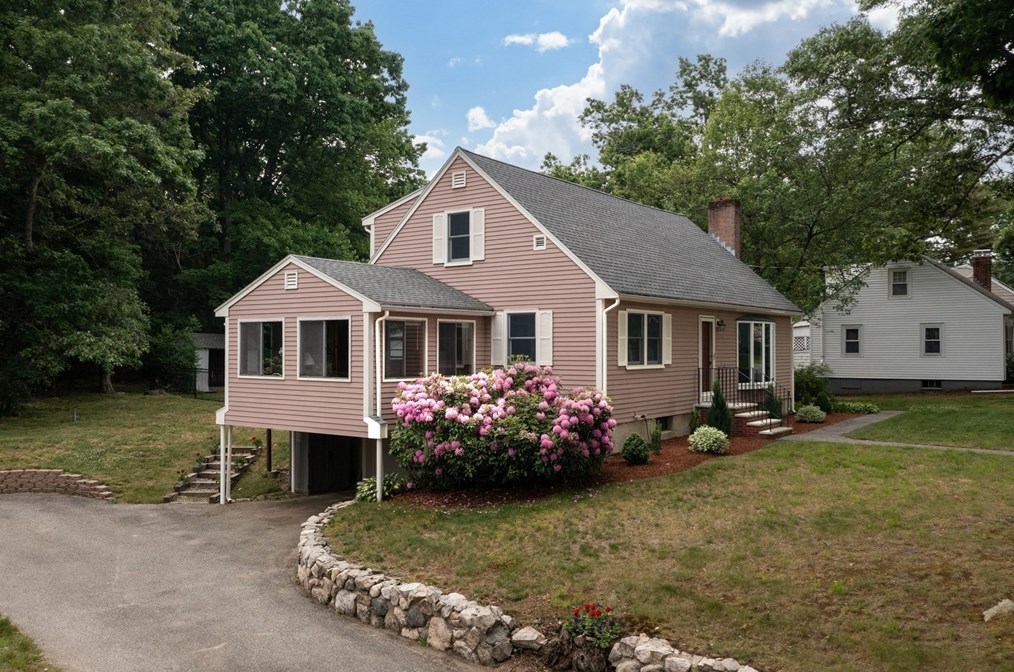 105 Central St, North Reading MA 01864-1709 exterior