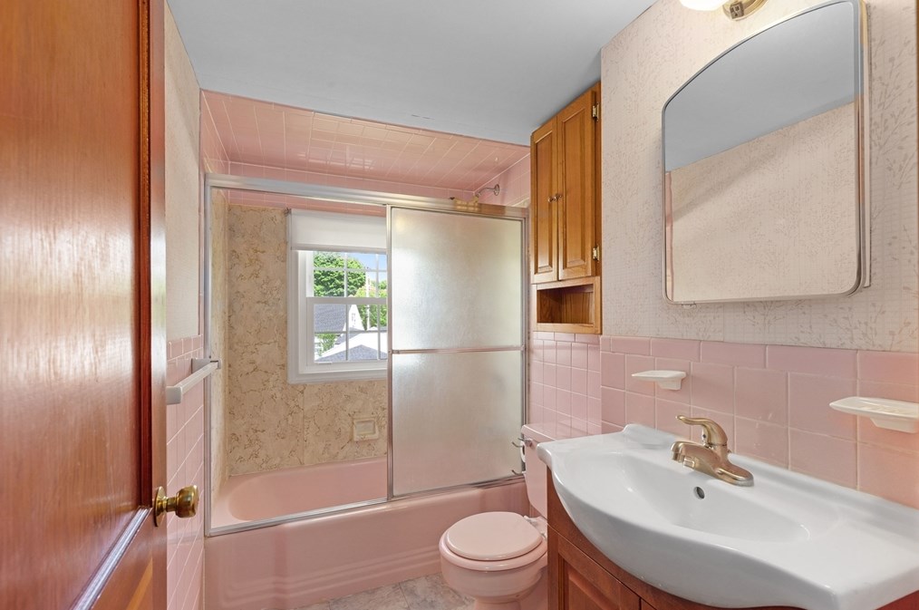 3 Alden Rd, Peabody MA 01960-5220 exterior