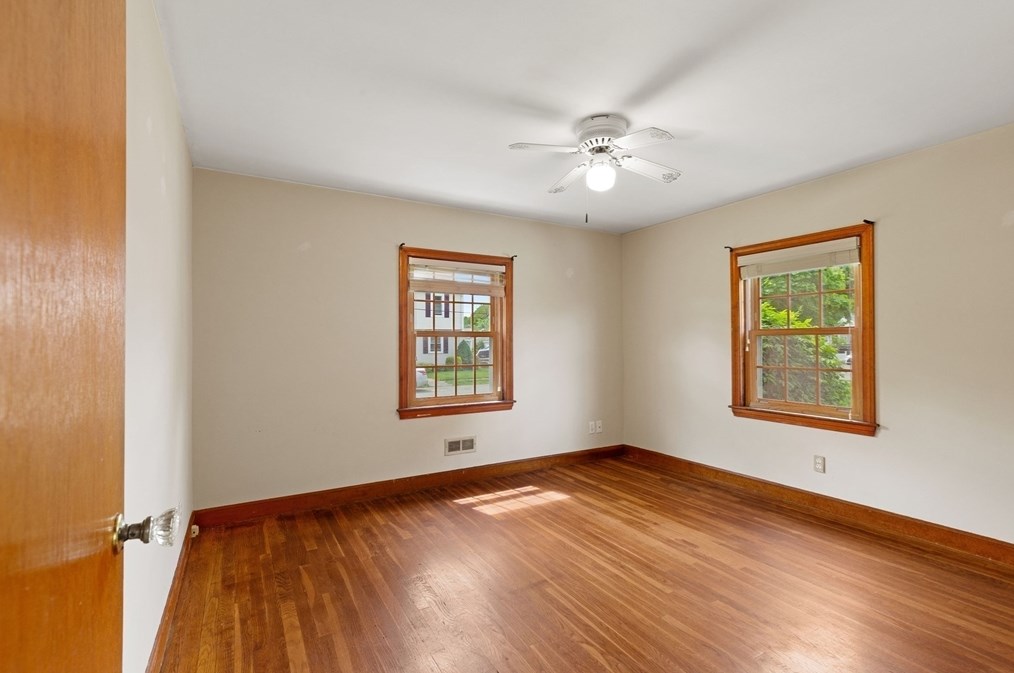 3 Alden Rd, Peabody MA 01960-5220 exterior