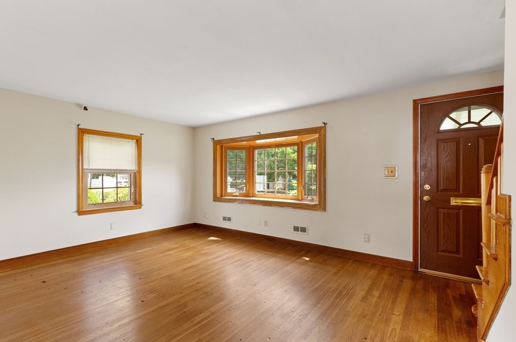 3 Alden Rd, Peabody MA 01960-5220 exterior