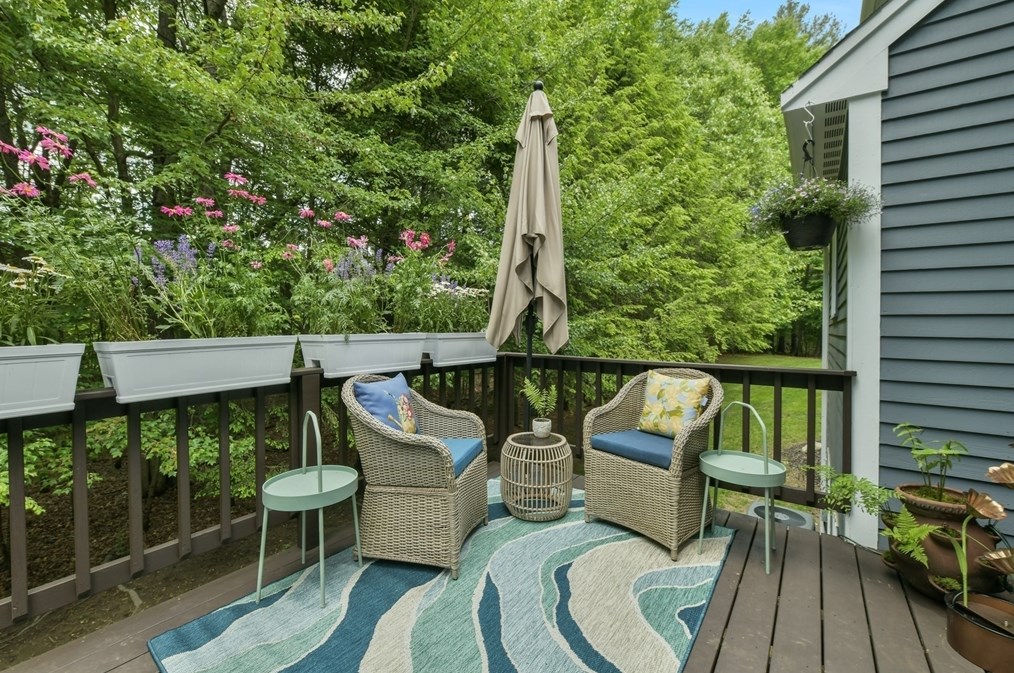 2 Edge Way, Northborough MA 01532-1360 exterior