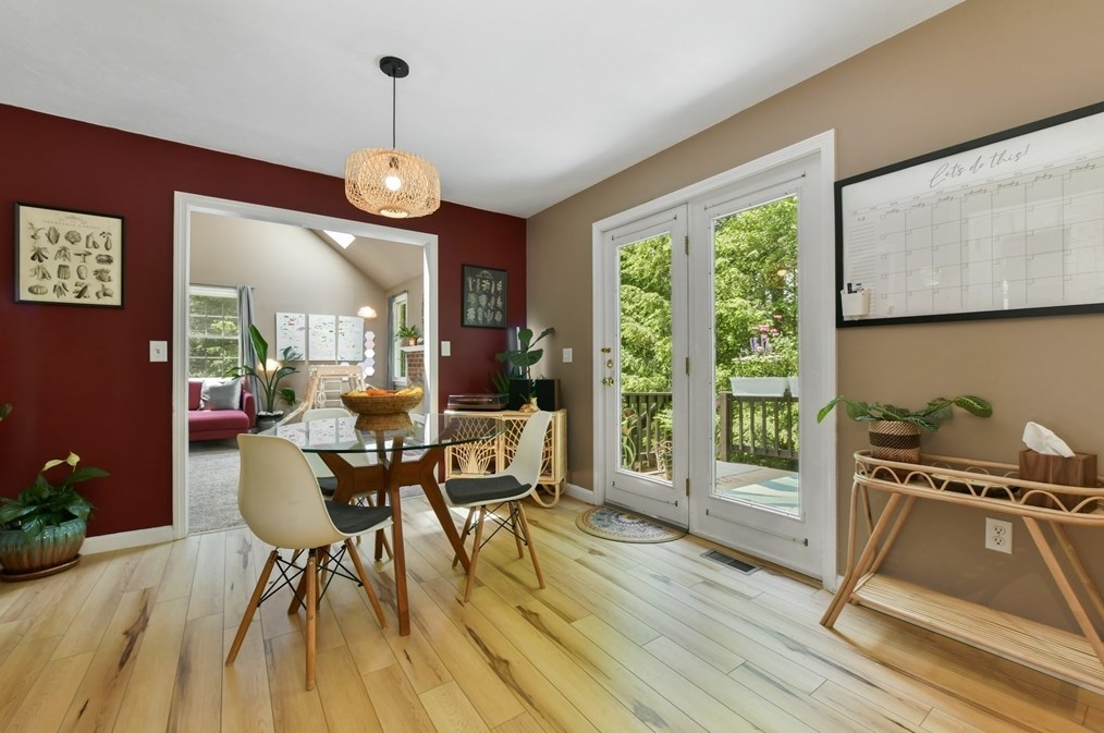 2 Edge Way, Northborough MA 01532-1360 exterior