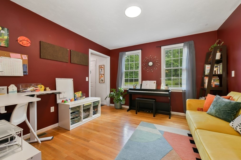 2 Edge Way, Northborough MA 01532-1360 exterior