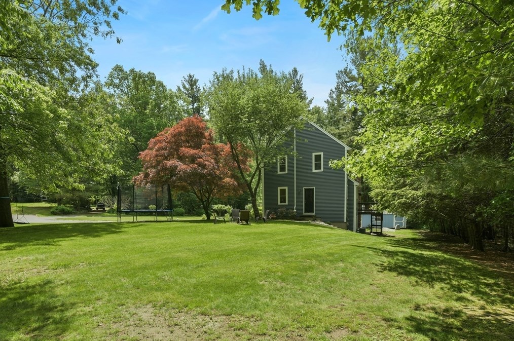2 Edge Way, Northborough MA 01532-1360 exterior