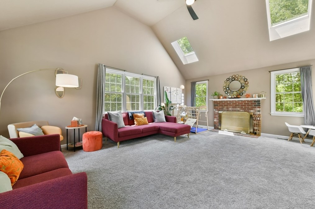 2 Edge Way, Northborough MA 01532-1360 exterior