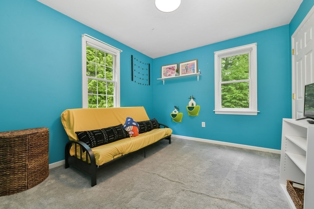 2 Edge Way, Northborough MA 01532-1360 exterior