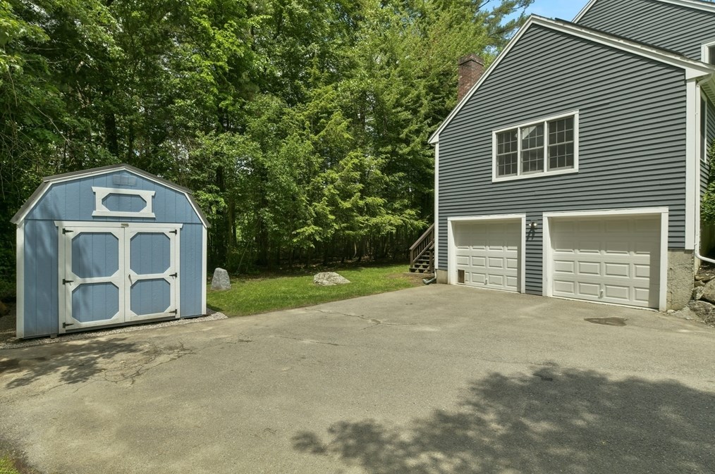 2 Edge Way, Northborough MA 01532-1360 exterior